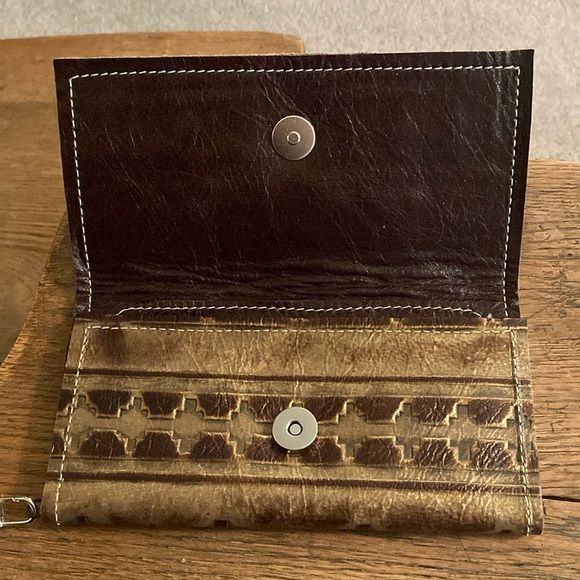 Holy Cow Couture “Aztec” Bandit Wallet with Dust Bag NWOT - Picture 4 of 6